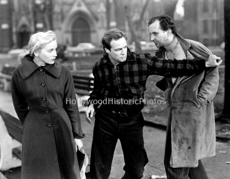 Marlon Brando 1954 On the Waterfront with Eva Marie Saint wm.jpg